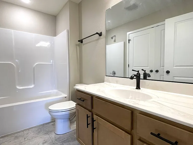 Gateway Place Apartments — Photo 107