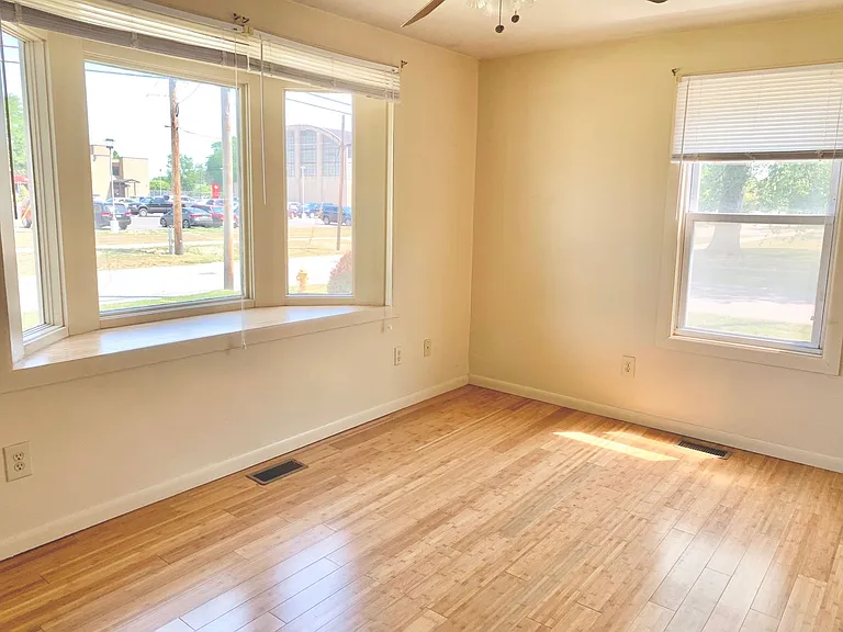 215 W Lorain St — Photo 8