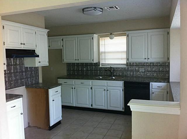 2nd image of 112 S Bell Dr