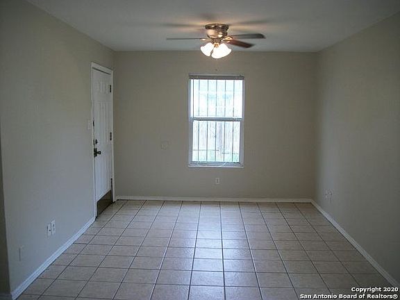 2nd image of 416 Amires Pl