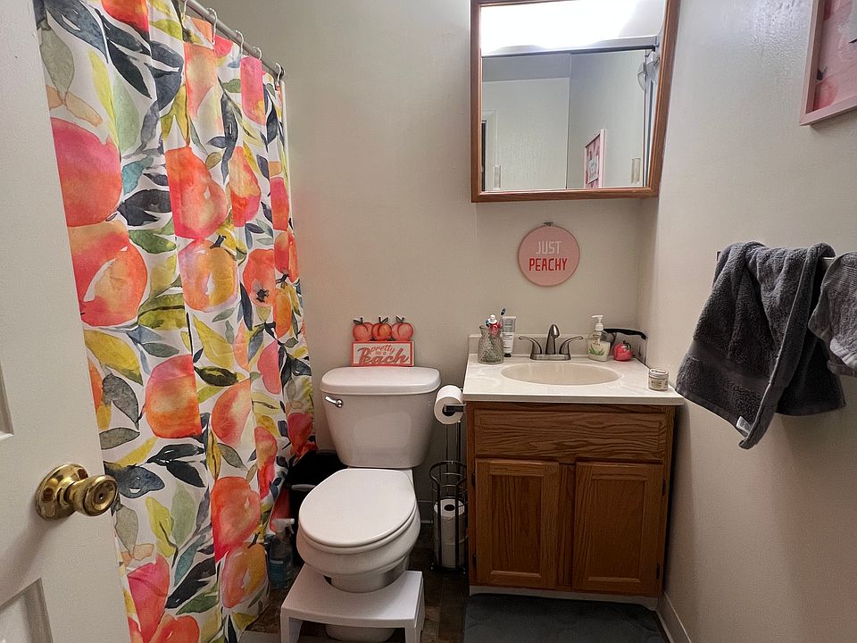 1st image of 129 Kings Park Dr