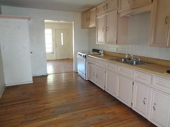 3rd image of 4919 38th St