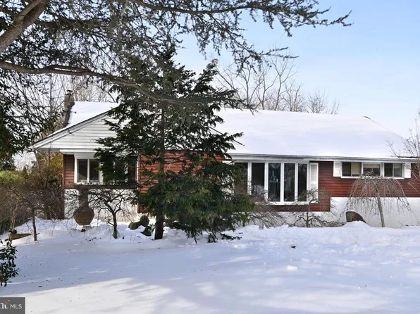 35 Fairway Dr, Yardley, PA 19067