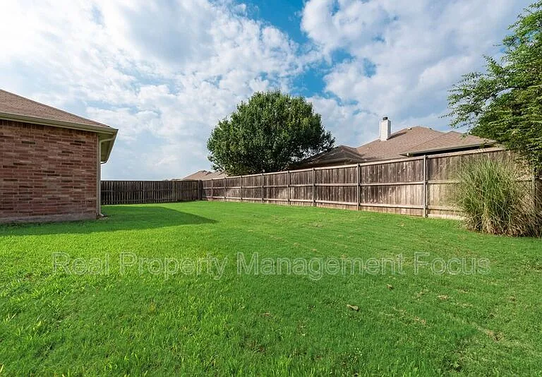 1004 Trickham Dr — Photo 26