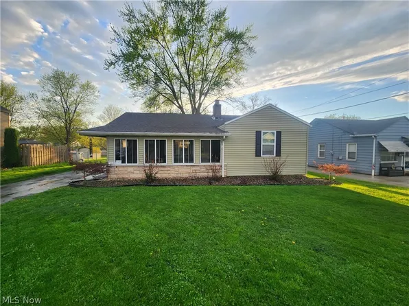 7352 Westview Dr, Youngstown, OH 44512