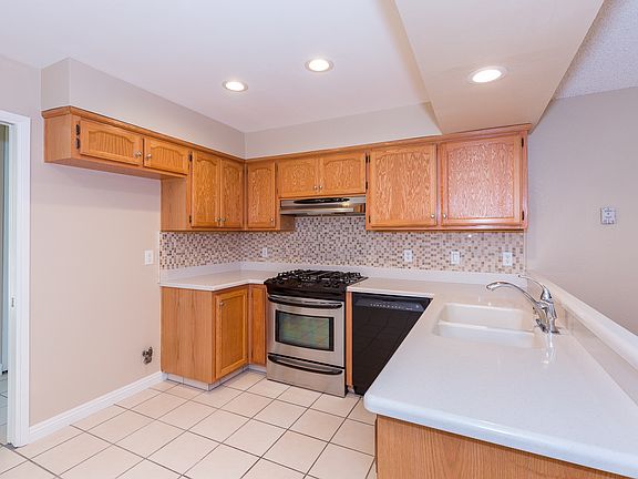 3rd image of 7025 Buskirk Dr