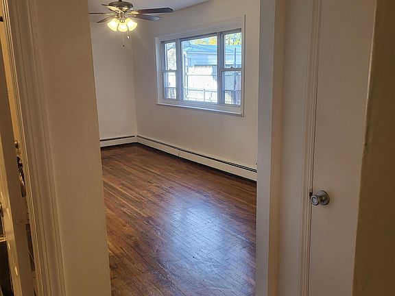 4th image of 413 Taylor Ave #1