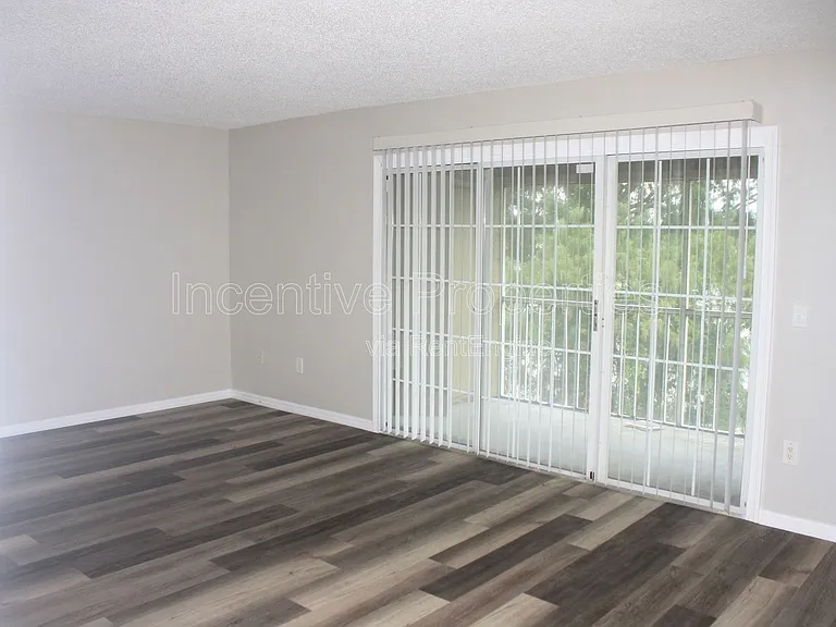 4176 Versailles Dr #D — Photo 15