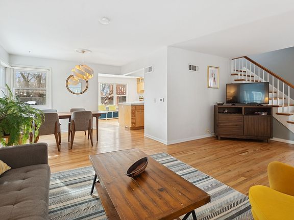 5th image of 554 Broadview Ave