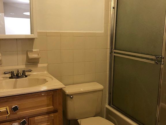 3rd image of 916 125th St #1