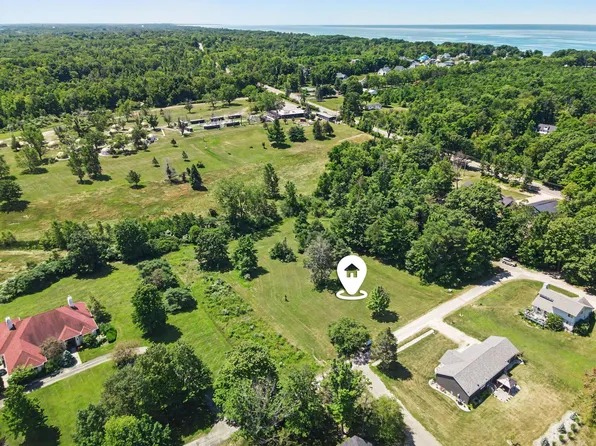 7218 Wells St, South Haven, MI 49090