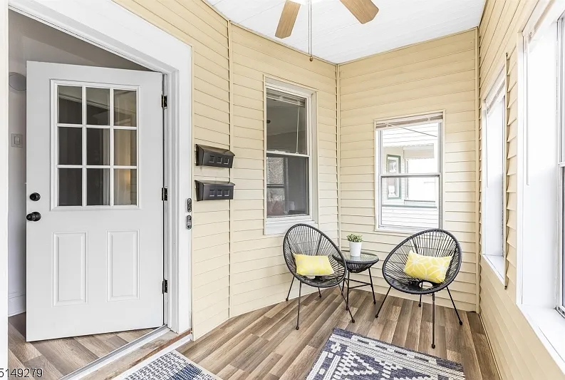 2 bed, 1.0 bath, $2,850 — Photo 4