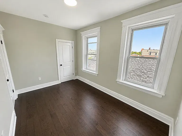 752 S 19th St — Photo 14