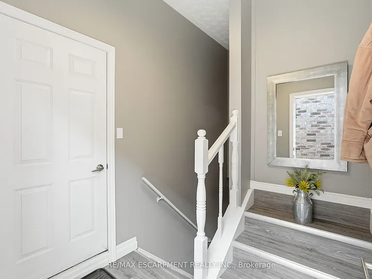 303 Caledon Ave #LOWER — Photo 5