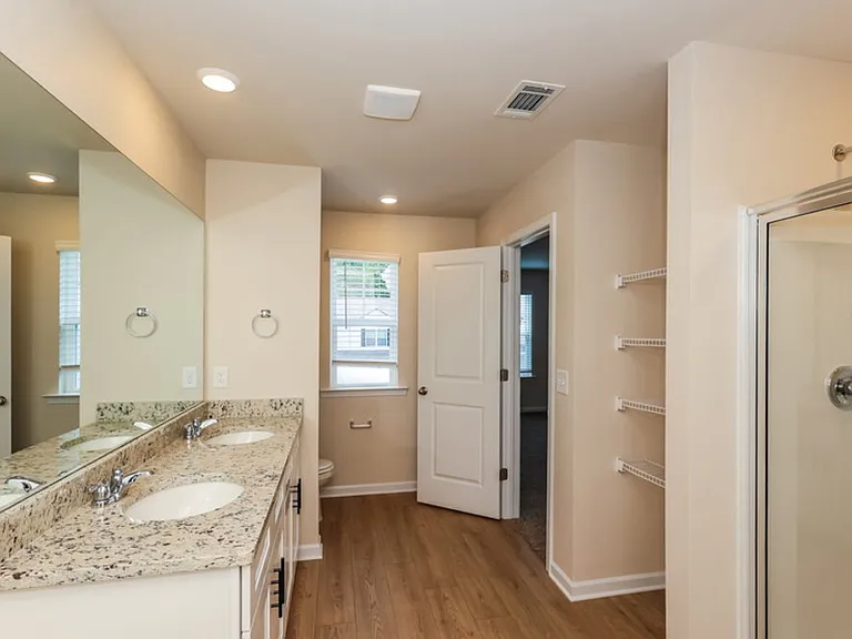 660 Mackenzie Cv — Photo 12