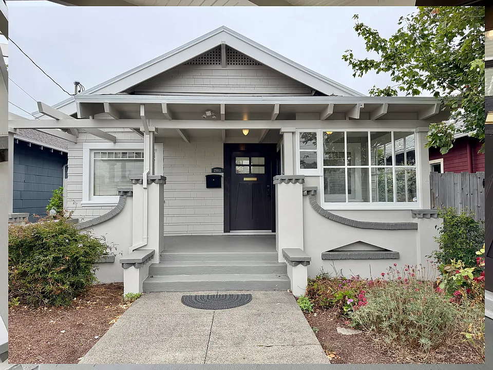 2811 E St