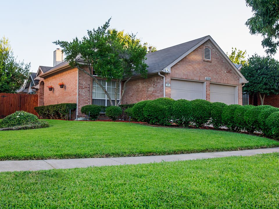 1st image of 2202 Jasmine Ln