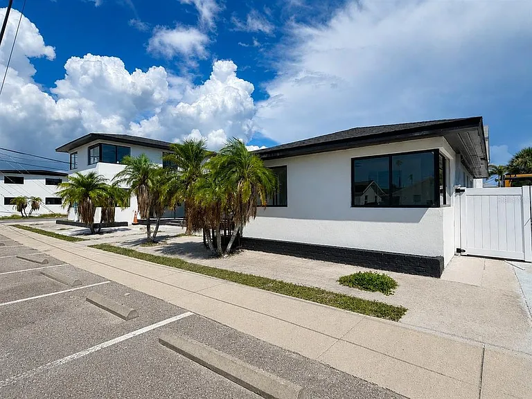 600 Corey Ave — Photo 1