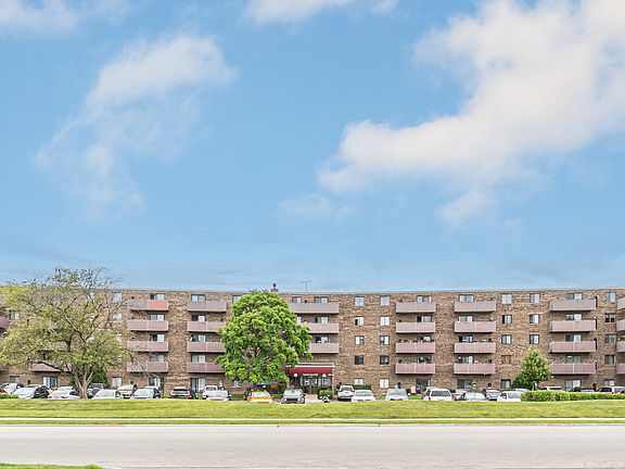2nd image of 1460 Fairlane Dr APT 427
