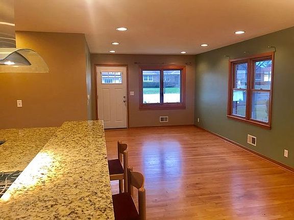 5th image of 3351 E Whittaker Ave
