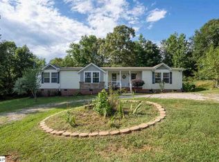 132 Woodcliff Dr, Wellford, SC 29385