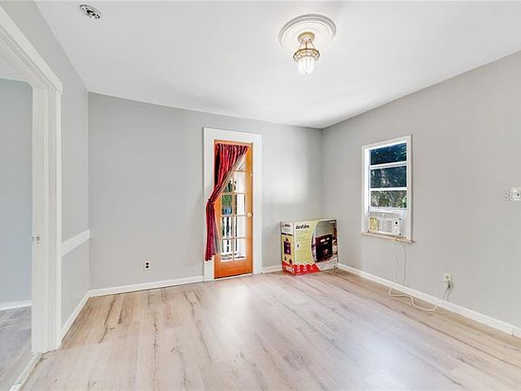 5th image of 215 E Voorhis Ave #B