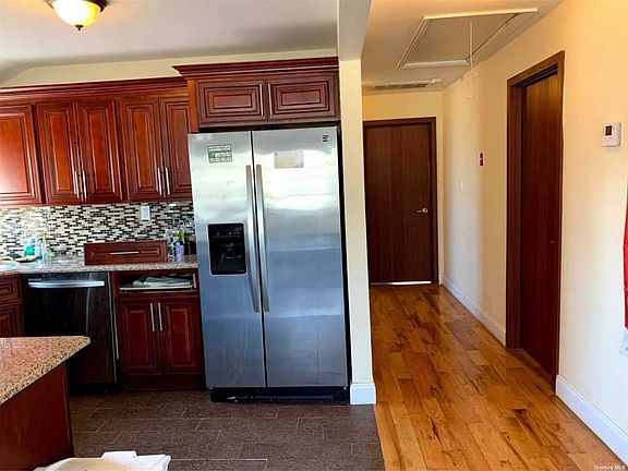 4th image of 17028 Grand Central Pkwy #2