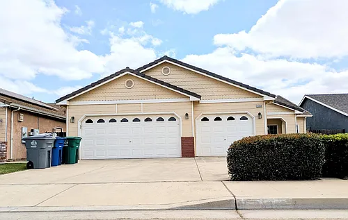 3462 Shaft St Photo 1