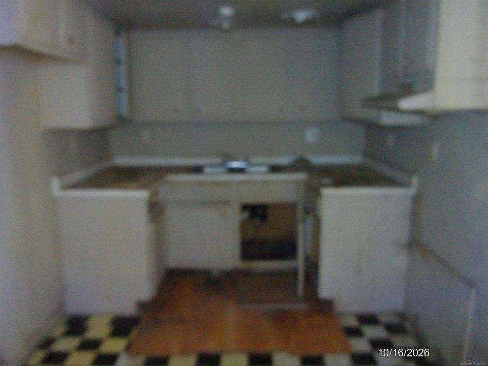25825 Schoenherr Rd, photo 7
