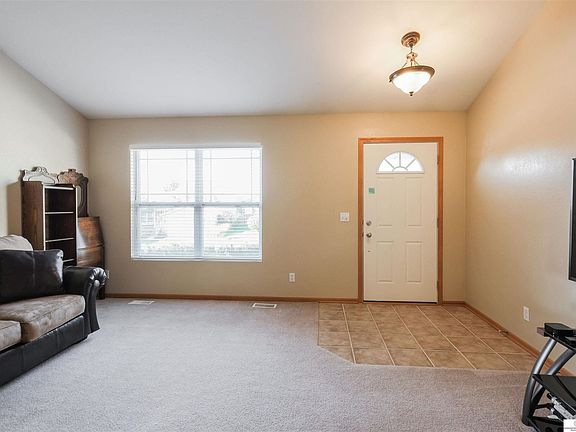 4th image of 15829 Cottonwood Ave