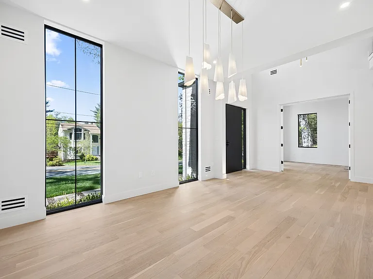 242 Hardenburgh Ave — Photo 6