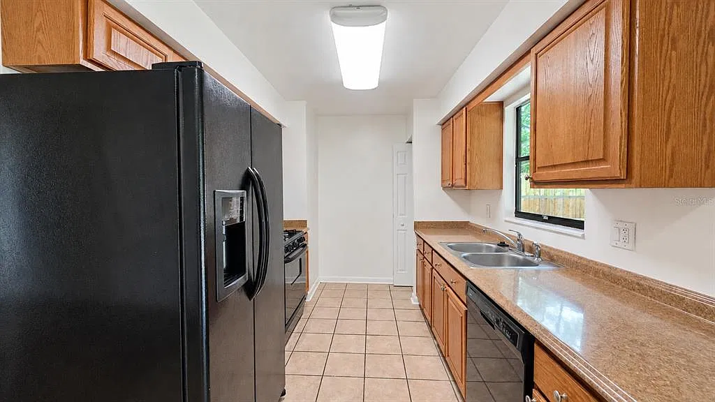 3 bed, 2.0 bath, 1116 sqft, $1,900 — Photo 4