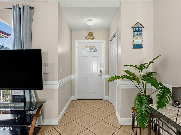 4th image of 611 Granada Cir