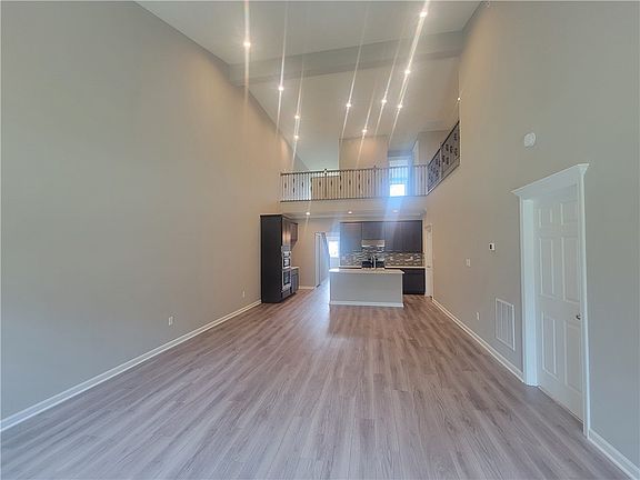 4th image of 117 Blue Bird Ln