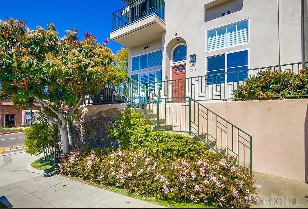 4 bed, 1525 sqft, $6,450 — Photo 1
