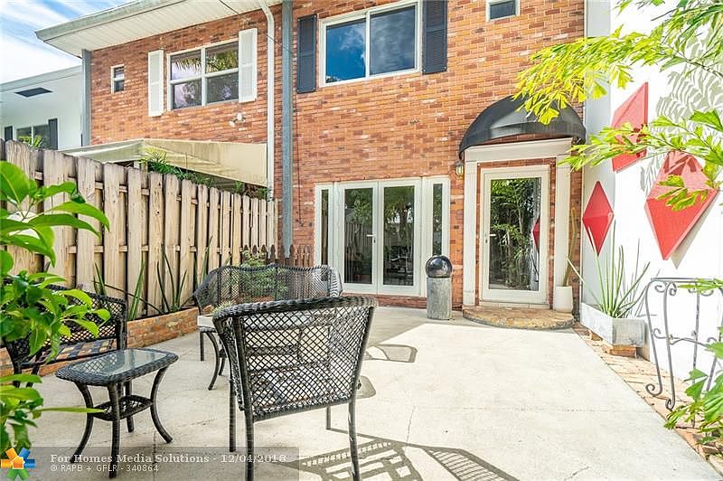 1st image of 3 Hathaway Ln