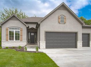 13210 Golden Oak Ct, Parkville, MO 64152