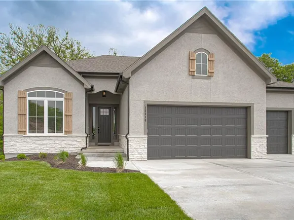 13210 Golden Oak Ct, Parkville, MO 64152