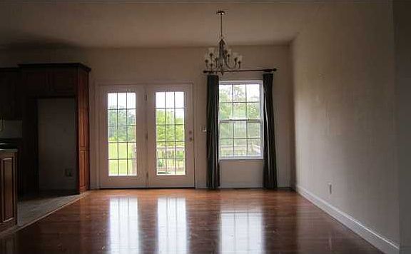 4th image of 692 Pike Dr