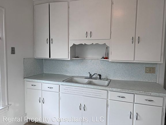5th image of 415 Marion Pl NW