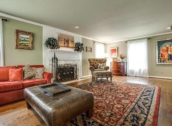 4th image of 3928 Overton Park Dr E