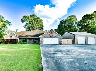7813 Chauncy St, Orange, TX 77632