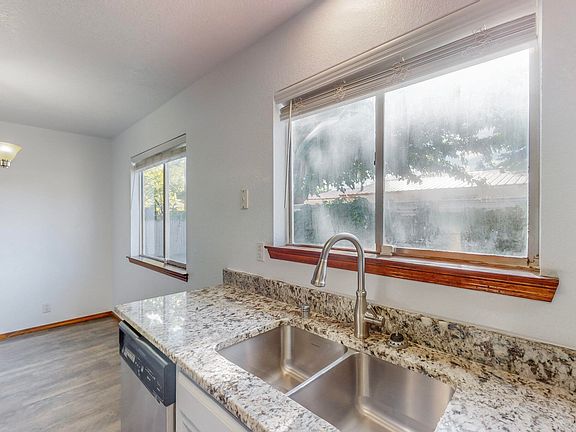 5th image of 221 Avalon Pl NW