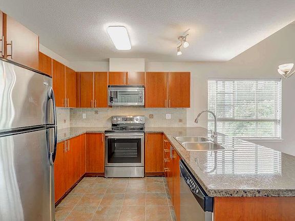 5th image of 2346 McAllister Ave #413