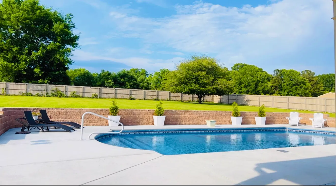 6 bed, 3672 sqft, $3,500 — Photo 3