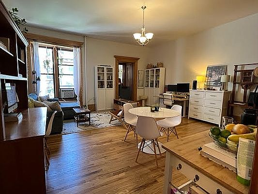 2nd image of 345 W 87th St APT 2R