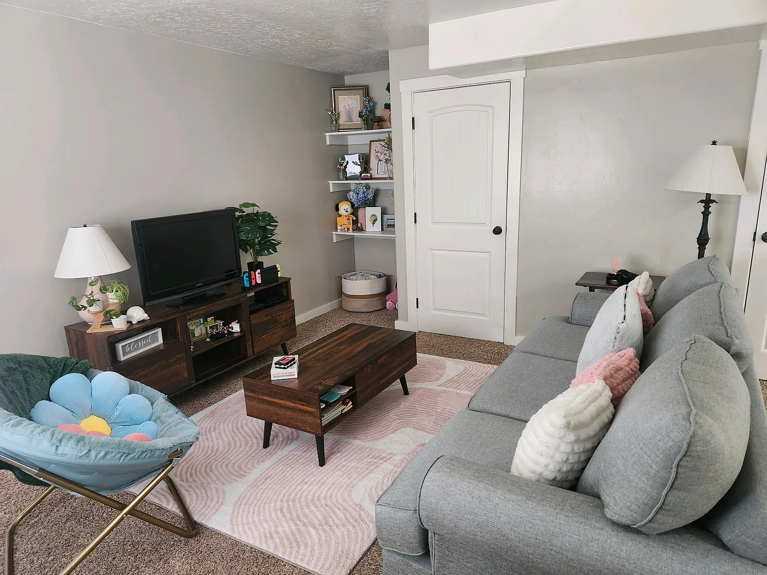 2 bed, 900 sqft, $1,250 — Photo 1