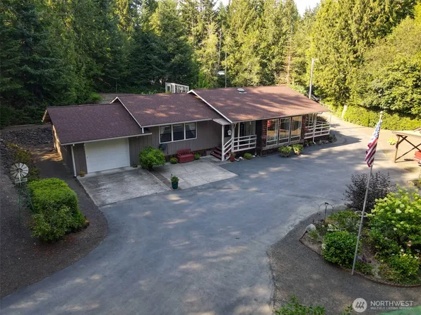 40 N Cresthill Way, Hoodsport, WA 98548