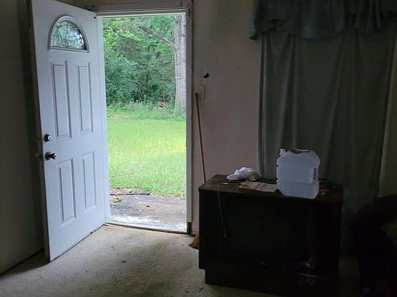 5th image of 104 Lynn Rd