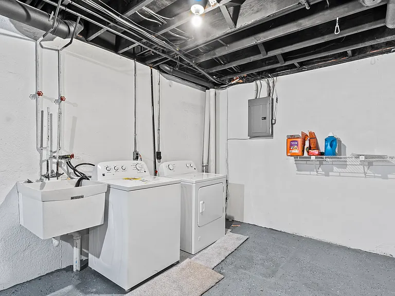 1927 Dorchester Ct — Photo 18